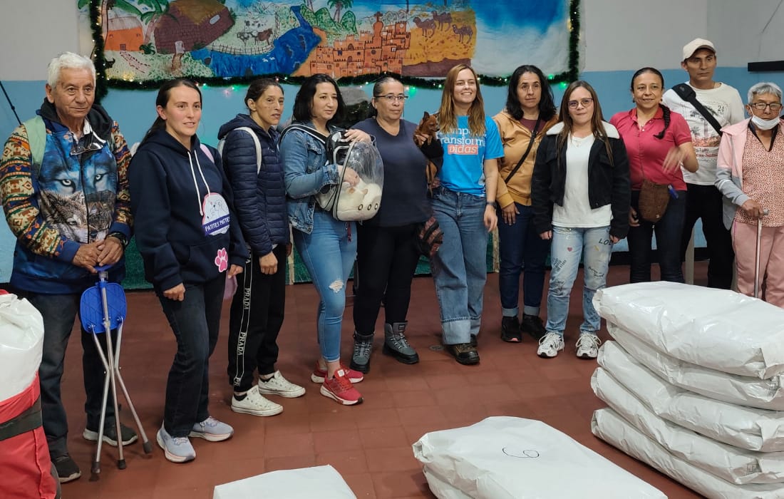 Gabrica | En esta Navidad, cada patita cuenta: llevamos toneladas de alimento para animales en Bogotá.